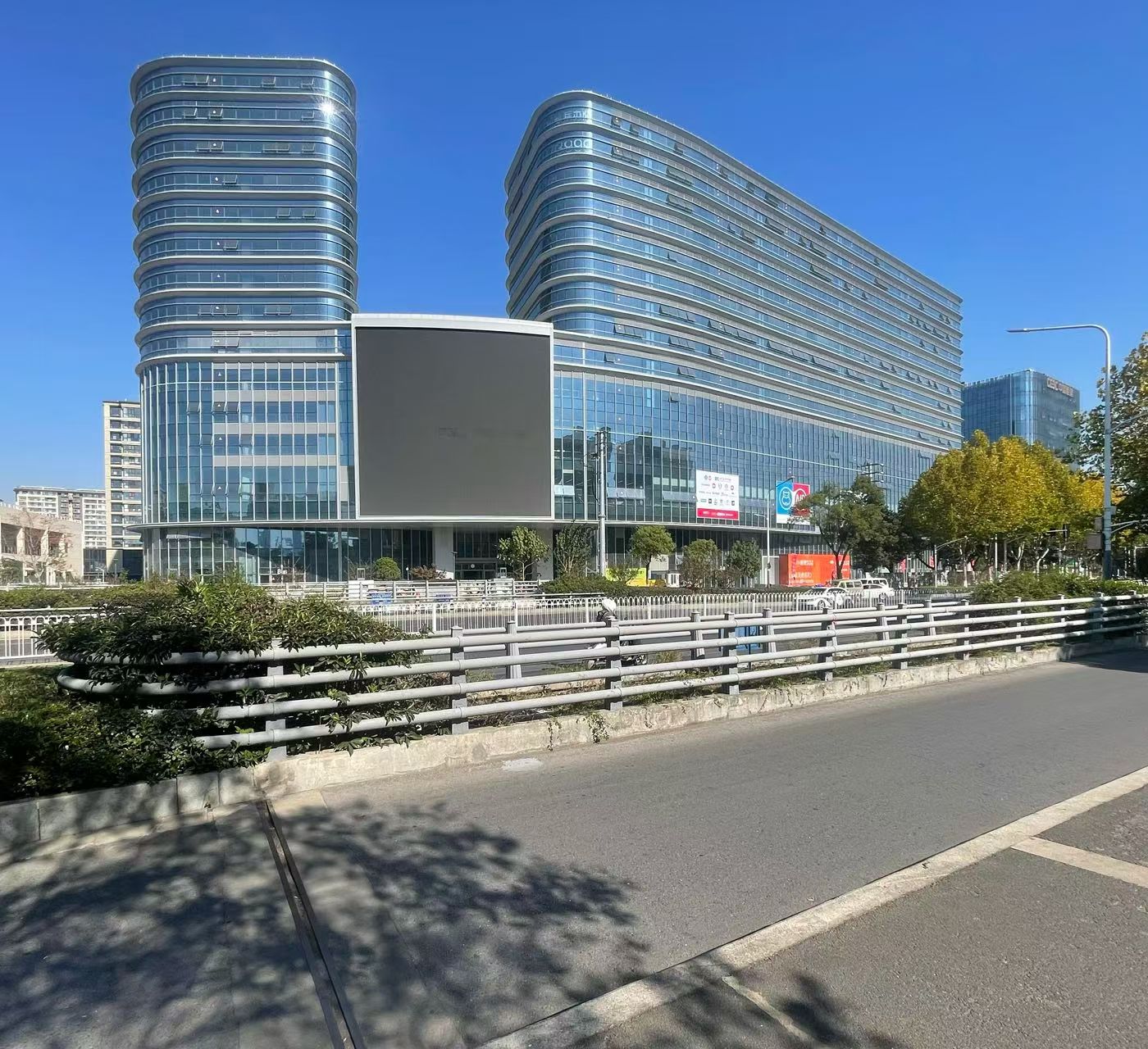 葛洲坝招商上鼓中心 中层地标写字楼 320平大空间简装现房